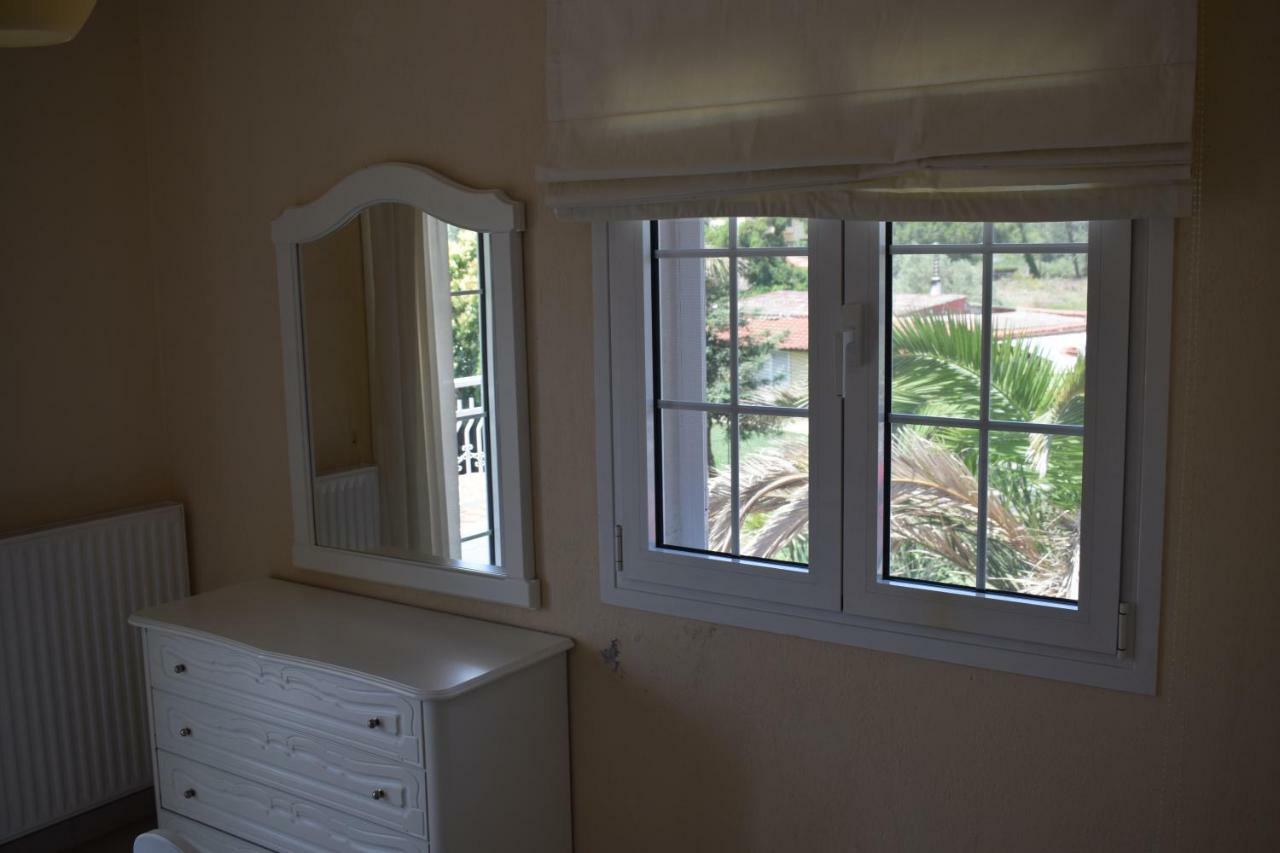 Villa Close To The Beach Ormos Panagias Bagian luar foto