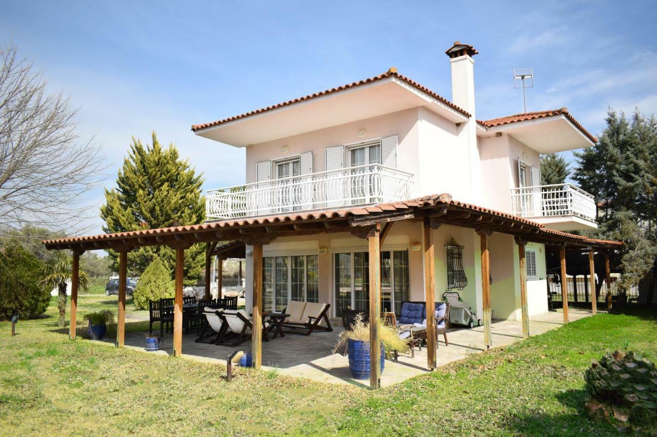 Villa Close To The Beach Ormos Panagias Bagian luar foto