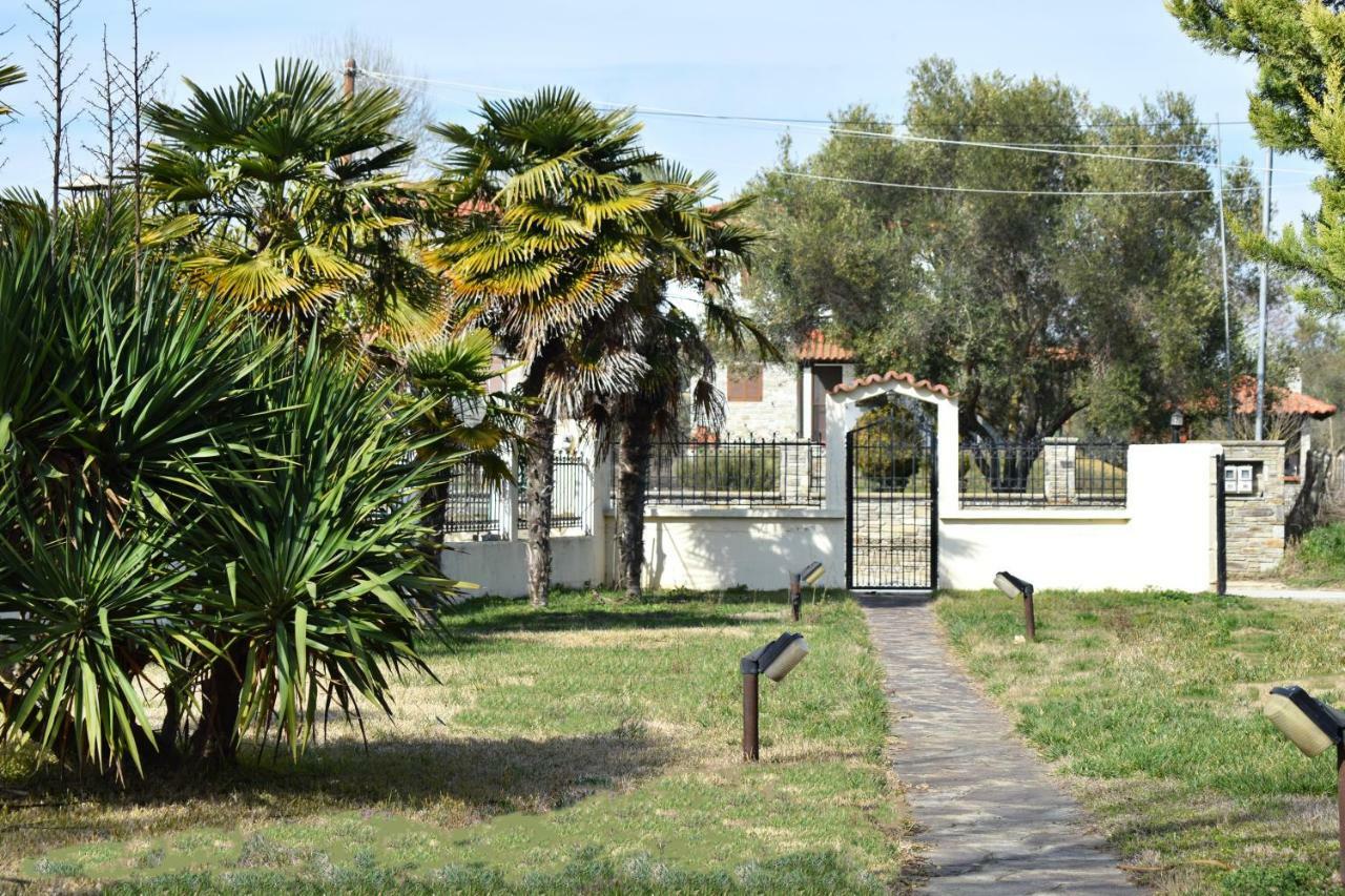 Villa Close To The Beach Ormos Panagias Bagian luar foto